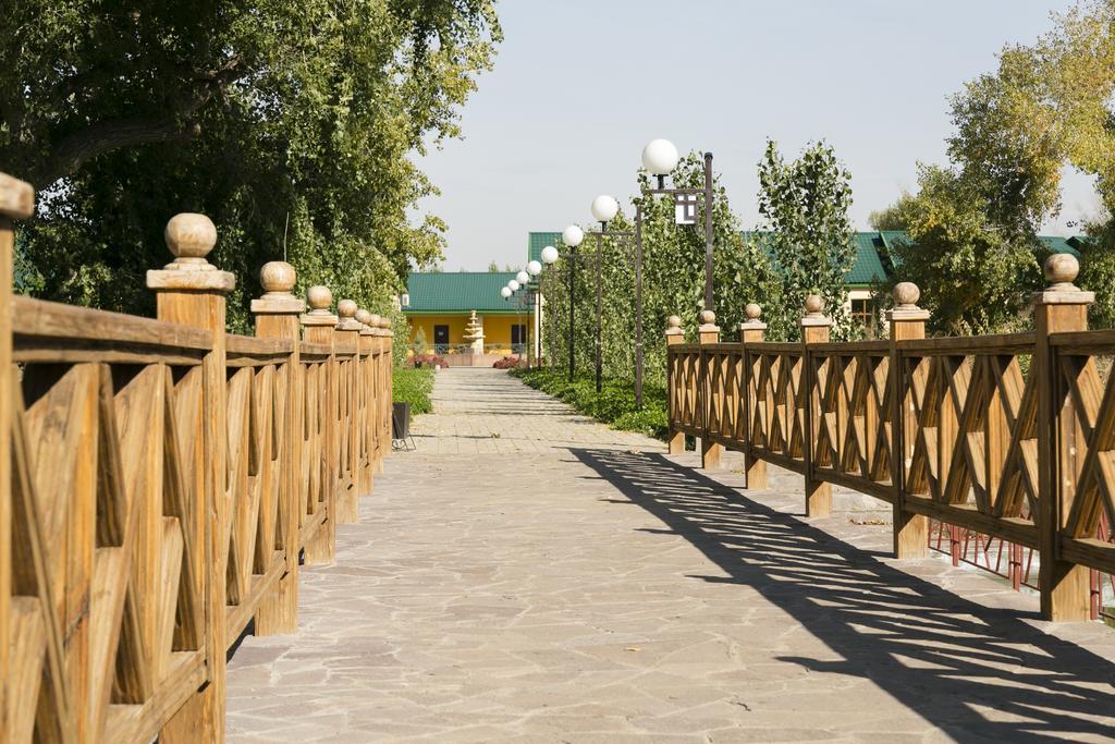 Отель Green Land Актобе Экстерьер фото